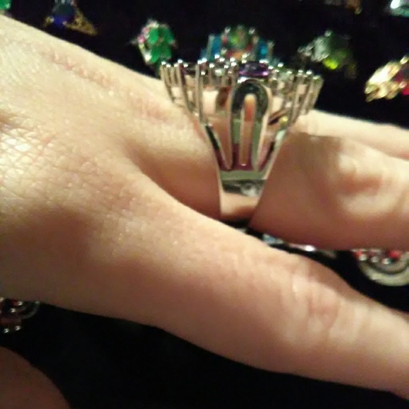 Valentine's gift silver ring with multiple gems - Picture 2 of 4